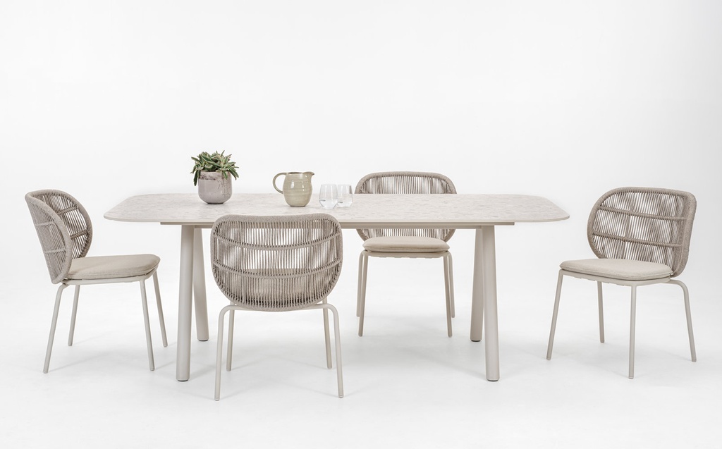 Kodo dining table