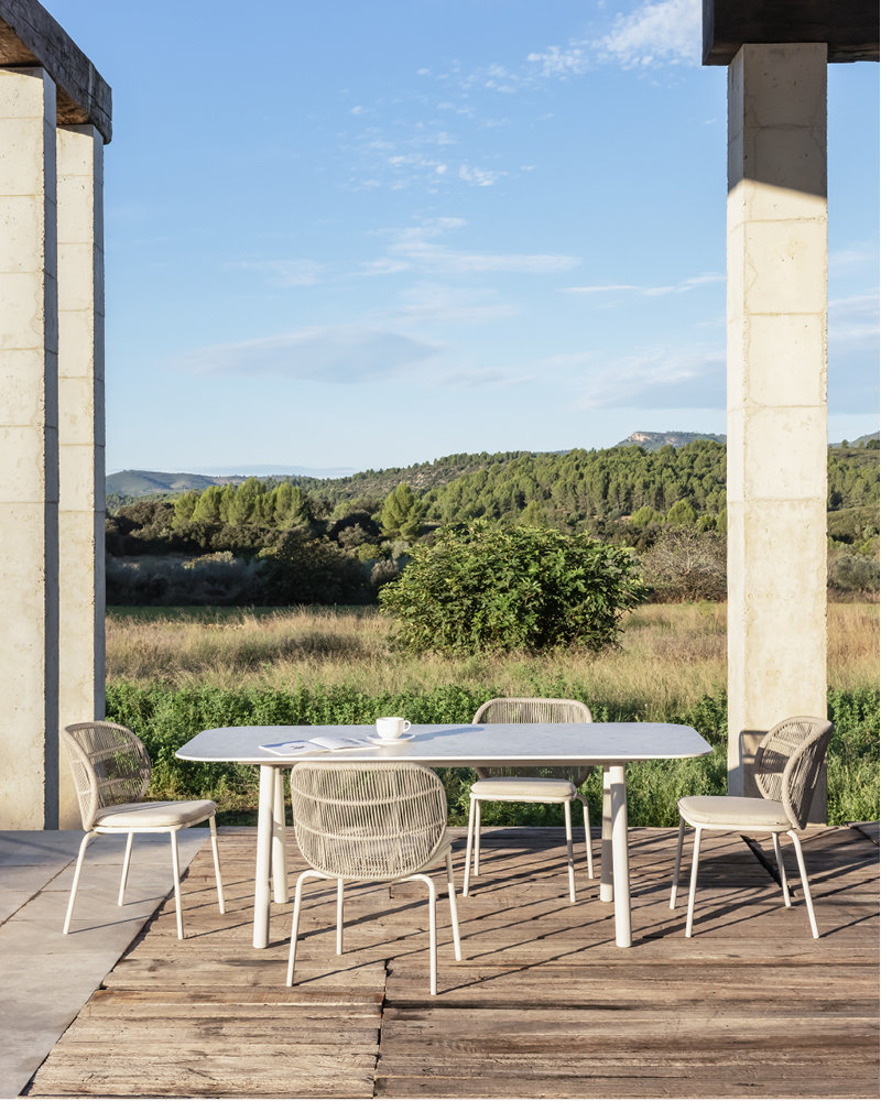 Kodo dining table